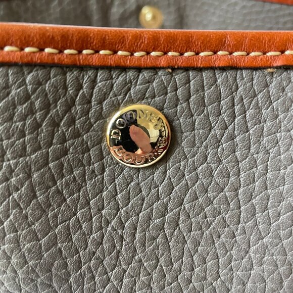 Dooney & Bourke pebbled leather tote, snap closure, color: gray and cognac - Picture 4 of 10